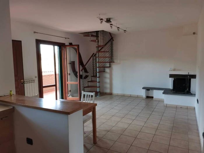 Appartamento con 6 locali in vendita in Casole d'Elsa