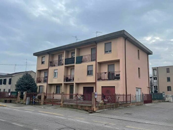 Appartamento trilocale in vendita in Via Nazario Sauro, Centro, Quistello