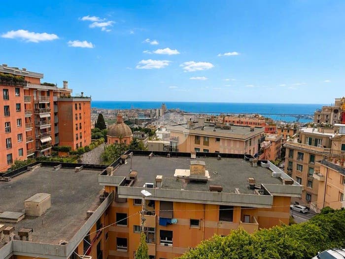 Appartamento con 6 locali in vendita in Via DELPINO, Castelletto, Genova