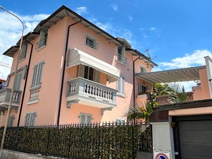 Casa con 6 locali in vendita in Via Roberto, Centro, Bordighera