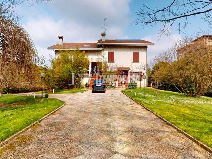 Casa con 6 locali in vendita in Via Massimo D'Azeglio, Centro, Novellara