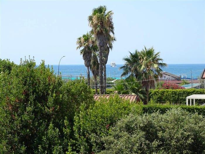 Appartamento quadrilocale in vendita in Via Aldo Germelli, Cinquale, Montignoso