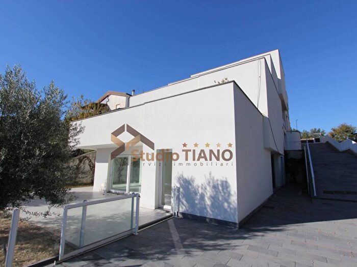 Appartamento con 5 locali in vendita in VIA FRANCESCO CILEA, Stadio Città, Cosenza