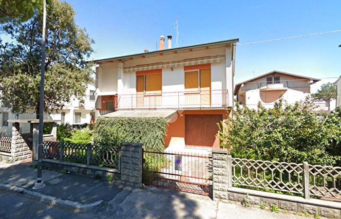 Casa quadrilocale in vendita in Via Icaro, Forli'