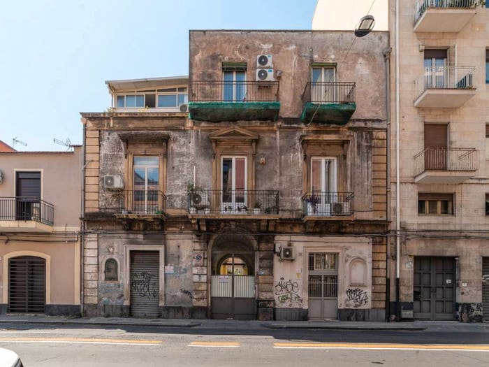 Appartamento con 6 locali in vendita in Via Monserrato, Borgo, Catania