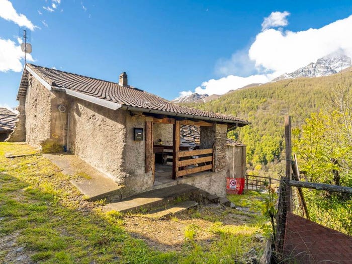 Casa quadrilocale in vendita in Frazione Borgo, Borgo, Crissolo