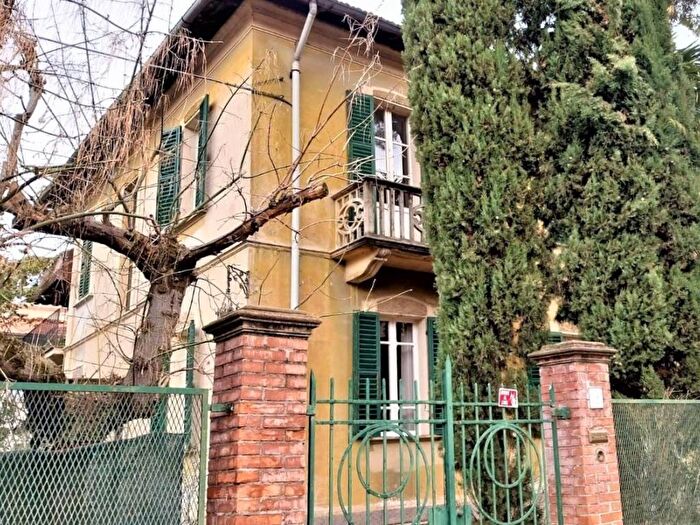 Casa con 6 locali in vendita in Viale Firenze, Viale Firenze Paciana, Foligno