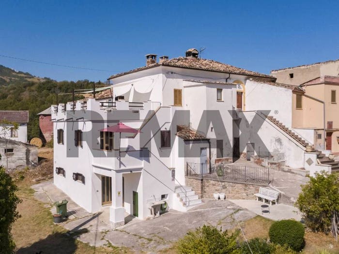 Casa con 5 locali in vendita in Contrada Trofigno, Penne