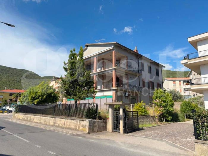 Appartamento quadrilocale in vendita in Via Primo Maggio snc, Lugnano in Teverina