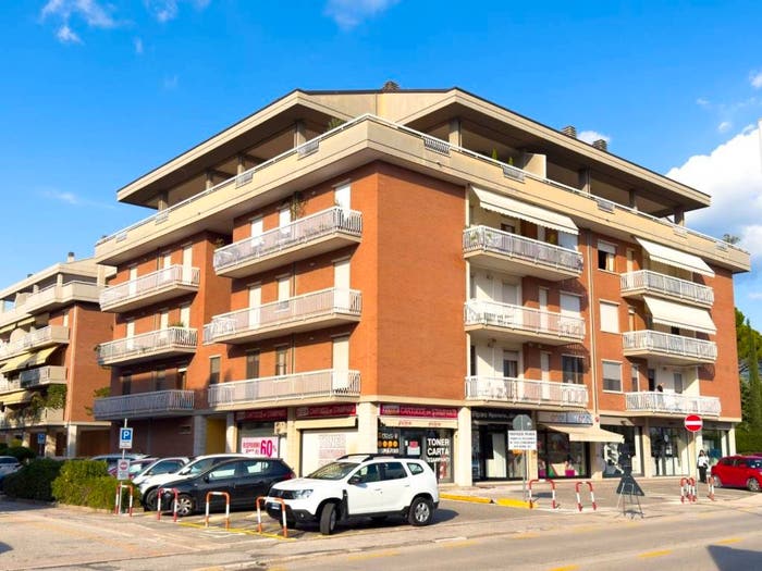 Appartamento con 6 locali in vendita in Via Roma, Bastia, Bastia Umbra