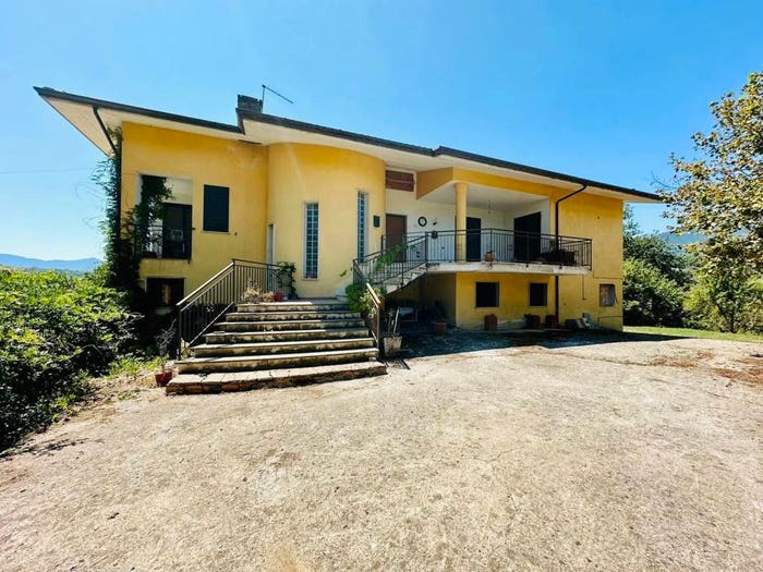 Casa con 6 locali in vendita in Via SSalvatore, Picarelli Rione Ferrovia Archi, Avellino