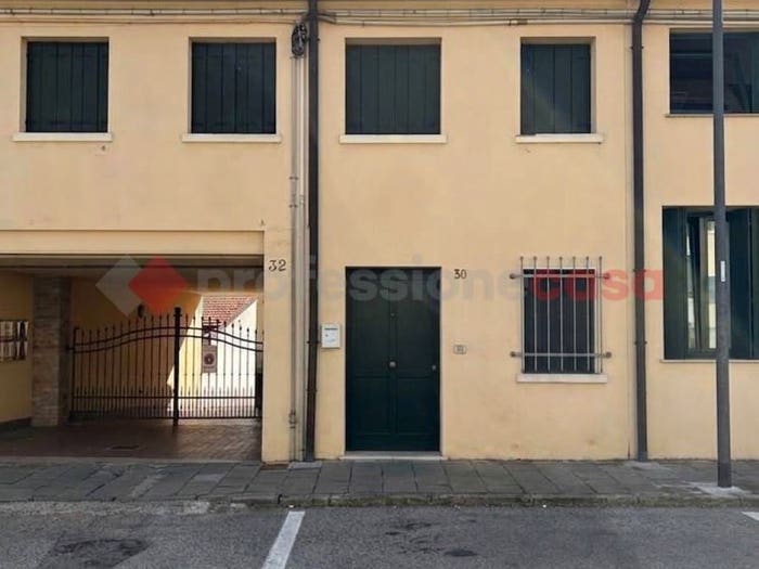 Appartamento bilocale in vendita in via PPerolari, Centro, Lendinara