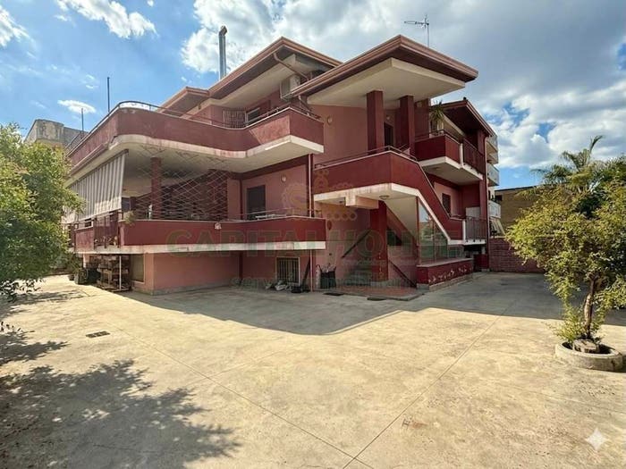 Casa con 6 locali in vendita in VIA MONTEVERGINE, Castello di Cisterna