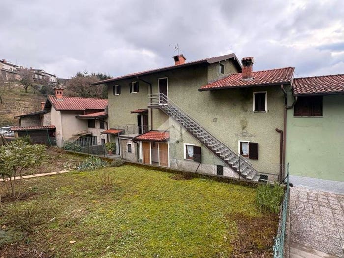 Casa quadrilocale in vendita in Via Acqua, Burligo, Palazzago