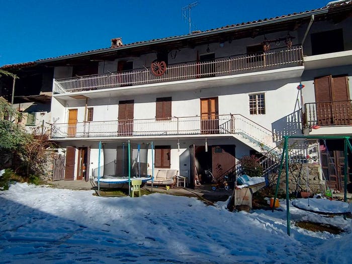 Casa con 6 locali in vendita in Castellamonte