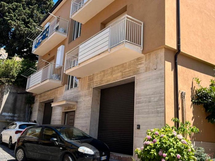 Appartamento con 5 locali in vendita in Via San Francesco, Montesarchio