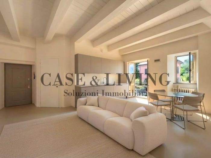 Appartamento trilocale in vendita in Via Roma, Montano, Montano Lucino