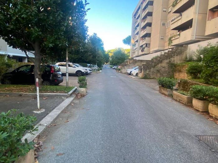 Appartamento trilocale in vendita in Via Erminia Frezzolini, Serpentara, Roma