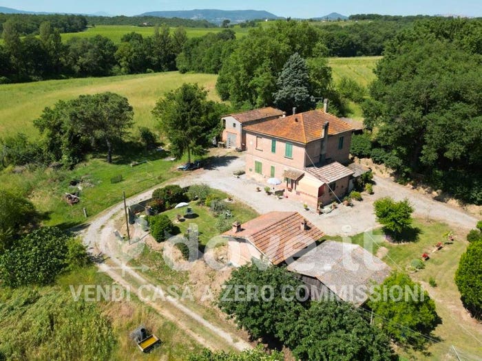 Casa quadrilocale in vendita in Via delle Tre Berte, Montepulciano
