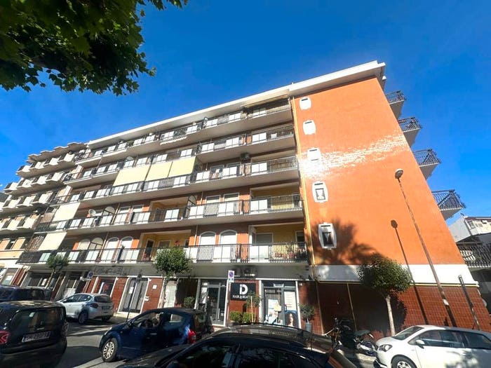 Appartamento con 6 locali in vendita in Piazza Generale Gioacchino Nastasi, Centro, Milazzo
