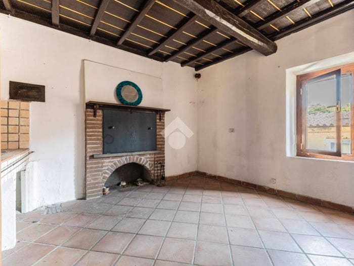 Appartamento trilocale in vendita in Via S Antonio, Centro, Caprarola