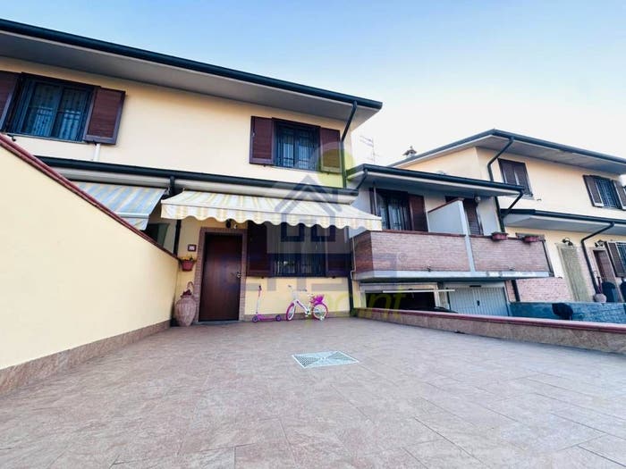 Casa quadrilocale in vendita in via madre teresa di calcutta, Centro, Caselle Lurani