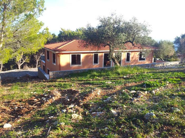 Casa con 5 locali in vendita in zona Marina di Camerota, Camerota