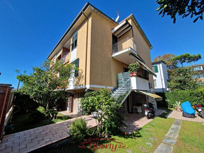 Casa con 6 locali in vendita in Via Gregorio Ronca, Darsena Ex Campo di Aviazione, Viareggio