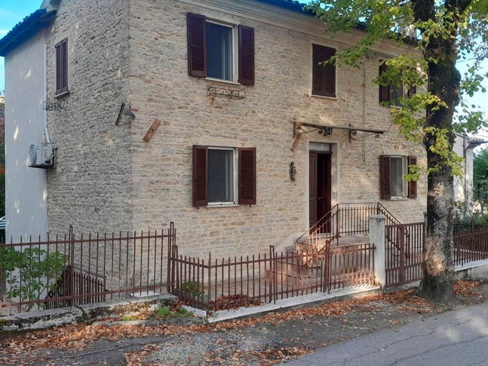 Casa con 6 locali in vendita in Via Ravignana, Centro, Fratte Rosa