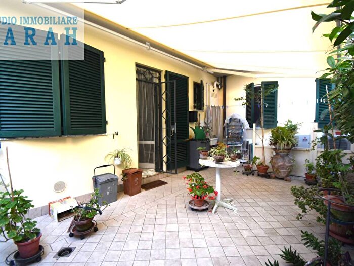 Appartamento quadrilocale in vendita in Via San Martino, Lungomare, Viareggio