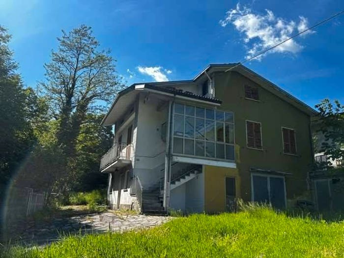 Casa con 6 locali in vendita in Bobbio