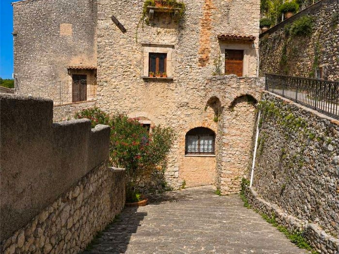 Case in Vendita e in Affitto - 2