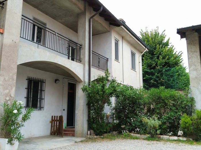 Appartamento con 6 locali in vendita in Via A Chaniach, Pogliano Milanese