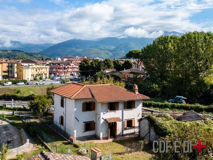 Appartamento trilocale in vendita in Via Pescorocchiano, Rieti