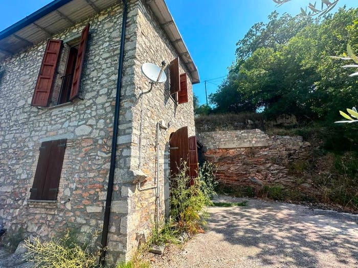 Casa con 6 locali in vendita in Frazione Castiglioni Alto, Arrone