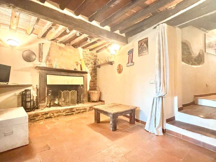 Casa con 6 locali in vendita in Pieve a Elici Montigiano Gualdo, Massarosa
