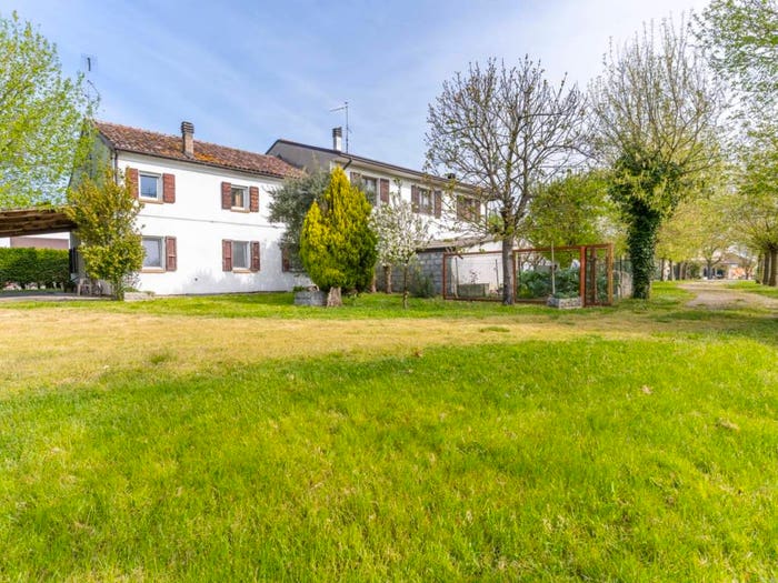 Casa con 5 locali in vendita in Via San Francesco d'Assisi, Voghiera