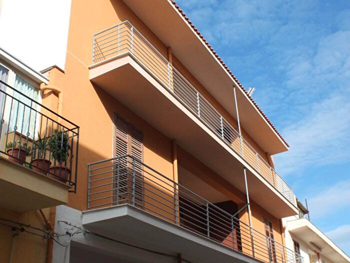 Casa quadrilocale in vendita in Via Caltanissetta, Balestrate
