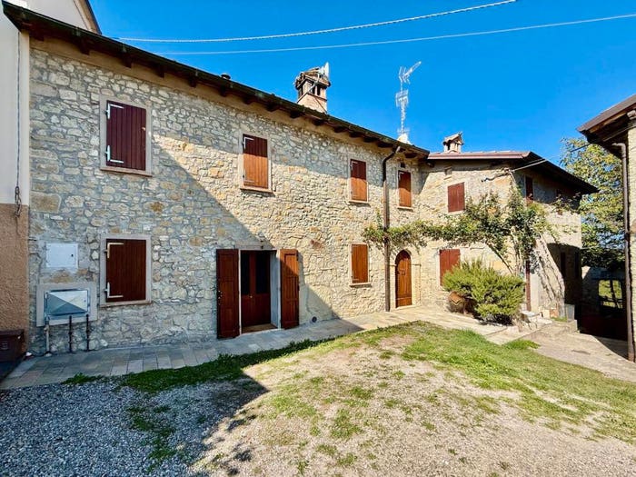 Casa quadrilocale in vendita in Località La Strada, Casina