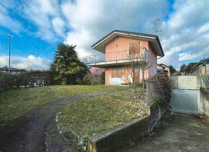 Appartamento trilocale in vendita in Via Giuseppe Verdi, Molteno