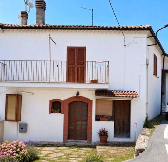 Casa trilocale in vendita in Via Annunziata, Rocchetta Alta, Rocchetta a Volturno