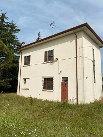 Casa con 6 locali in vendita in Via Pomposa, Ferrara