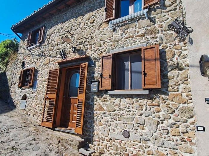 Casa quadrilocale in vendita in Lugliano, Bagni di Lucca