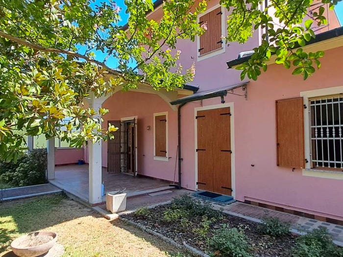 Casa quadrilocale in vendita in Frazione Casa Agati, Stradella