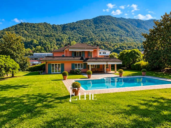 Casa con 6 locali in vendita in Corso Roma, Centro, Gravellona Toce