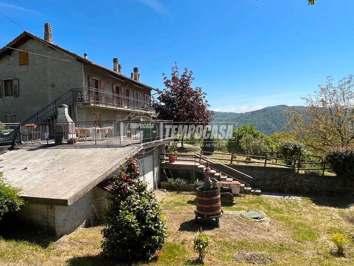 Casa con 6 locali in vendita in San Luca, Molare