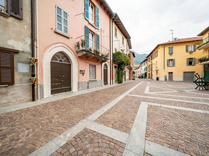 Appartamento trilocale in vendita in Piazza Roma, Centro, Mandello del Lario