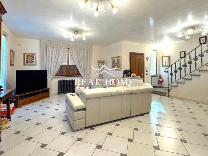 Casa con 6 locali in vendita in Via Filippo Brunelleschi, Centro, Poggio a Caiano