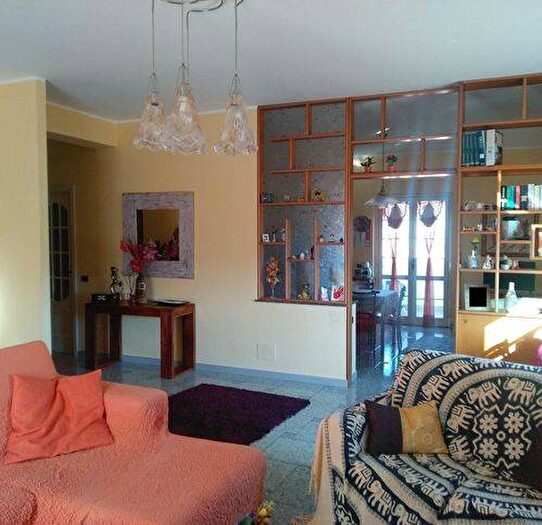 Casa con 5 locali in vendita in Viale Fiume Mesima, Siano Cava, Catanzaro