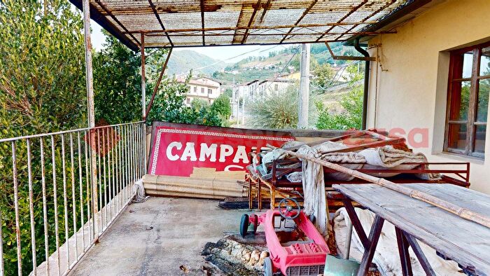 Casa con 8 locali in vendita in Via Roma Migliano, Fosciandora